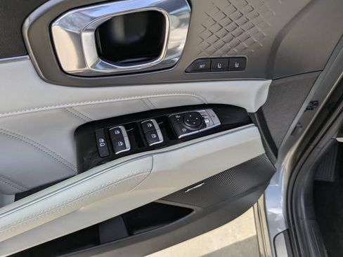 Certified 2025 Kia Sorento SX Prestige AWD/4WD image 22