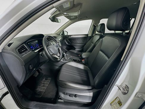 Used 2024 Volkswagen Tiguan SE image 13