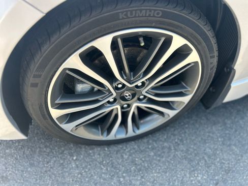 Used 2016 Hyundai Veloster Turbo image 8