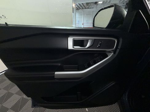 Used 2021 Ford Explorer XLT w/ Equipment Group 202A AWD/4WD image 15