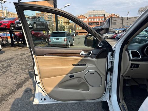Used 2016 Jeep Grand Cherokee Overland image 11