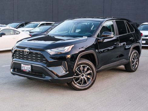 Certified 2025 Toyota RAV4 LE FWD image 1