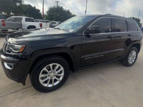 Used 2021 Jeep Grand Cherokee Laredo RWD image 4