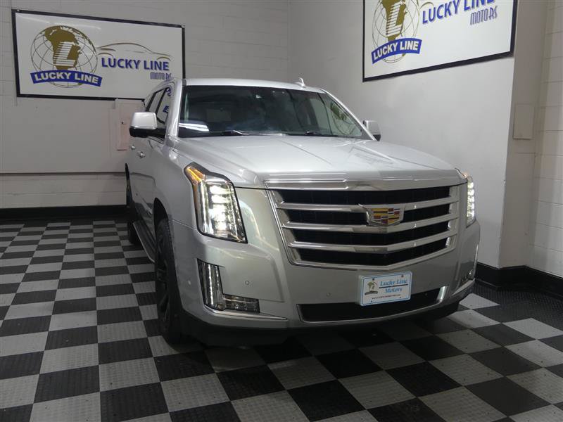 Used 2017 Cadillac Escalade Luxury AWD/4WD image 5