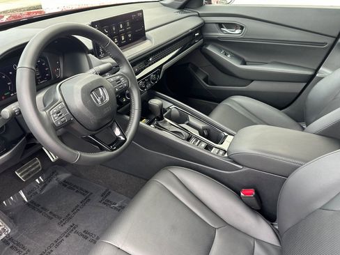 Used 2025 Honda Accord Sport image 9