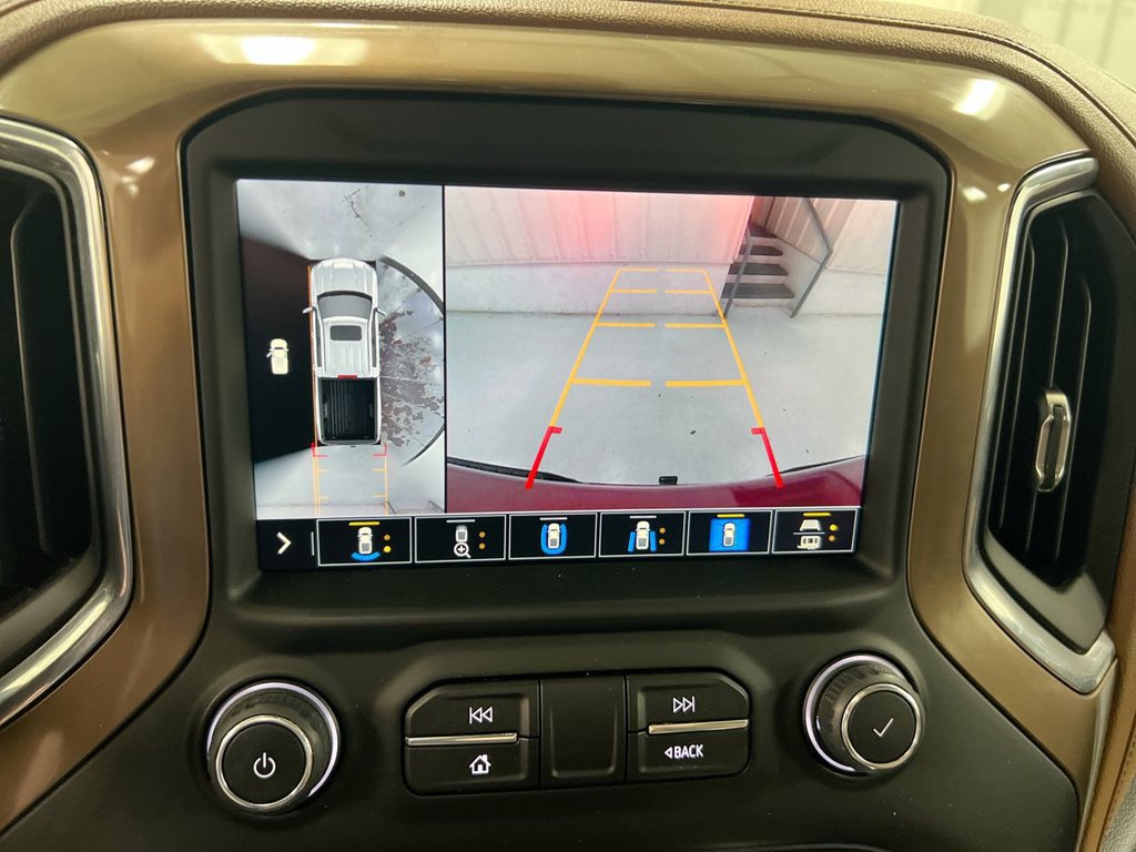 Used 2021 Chevrolet Silverado 1500 High Country w/ Technology Package AWD/4WD image 16