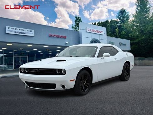 Used 2023 Dodge Challenger SXT image 1