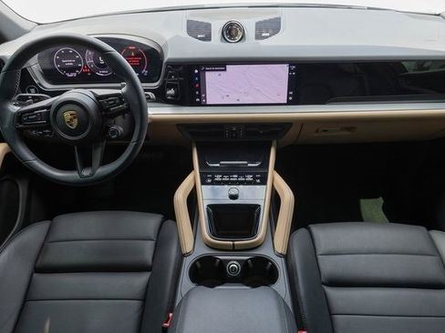Used 2024 Porsche Cayenne image 23