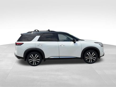 Used 2025 Nissan Pathfinder Platinum AWD/4WD image 7