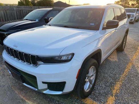 Used 2022 Jeep Grand Cherokee L Laredo w/ Luxury Tech Group I AWD/4WD image 2