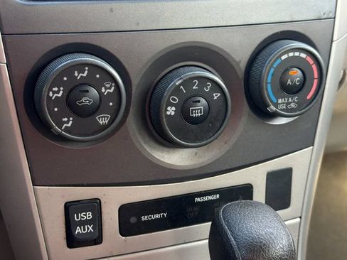 Used 2012 Toyota Corolla LE FWD image 19