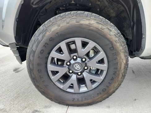 Used 2023 Toyota Tacoma SR5 w/ Technology Package AWD/4WD image 18