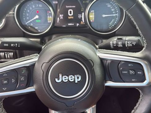 Used 2022 Jeep Wrangler Unlimited Sahara w/ Cold Weather Group AWD/4WD image 14