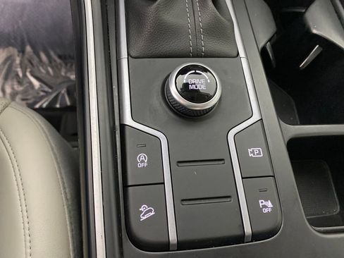 Certified 2022 Kia Sorento S w/ Panoramic Sunroof Package image 24