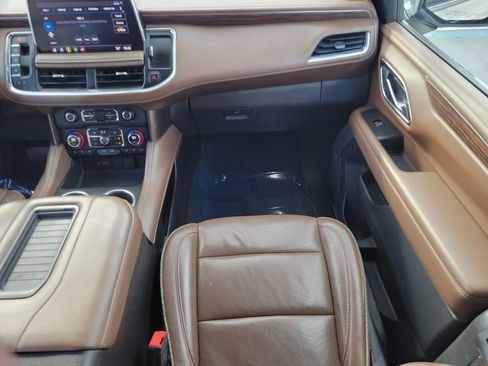 Used 2021 Chevrolet Suburban High Country image 17