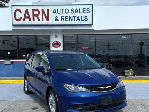 Used 2021 Chrysler Voyager LX image 1