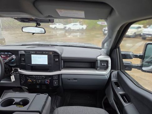 Used 2024 Ford F250 XL image 19