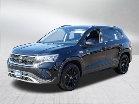 Certified 2023 Volkswagen Taos SE w/ Black Wheel Package image 3