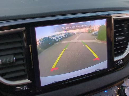 Used 2024 Chrysler Pacifica Touring-L FWD image 14