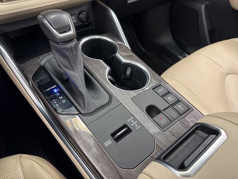 Used 2023 Toyota Highlander Platinum image 30