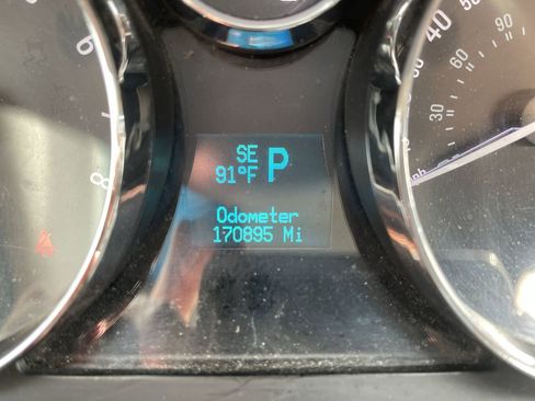Used 2014 Chevrolet Captiva Sport LT w/ Convenience Package FWD image 12