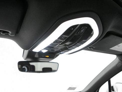 Certified 2026 Porsche Macan AWD/4WD image 32