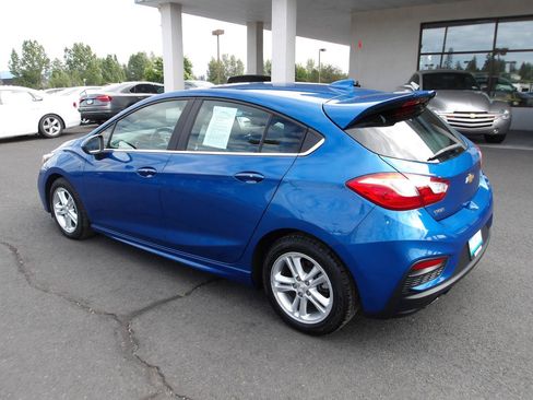 Used 2017 Chevrolet Cruze LT w/ Sun And Sound Package FWD image 3