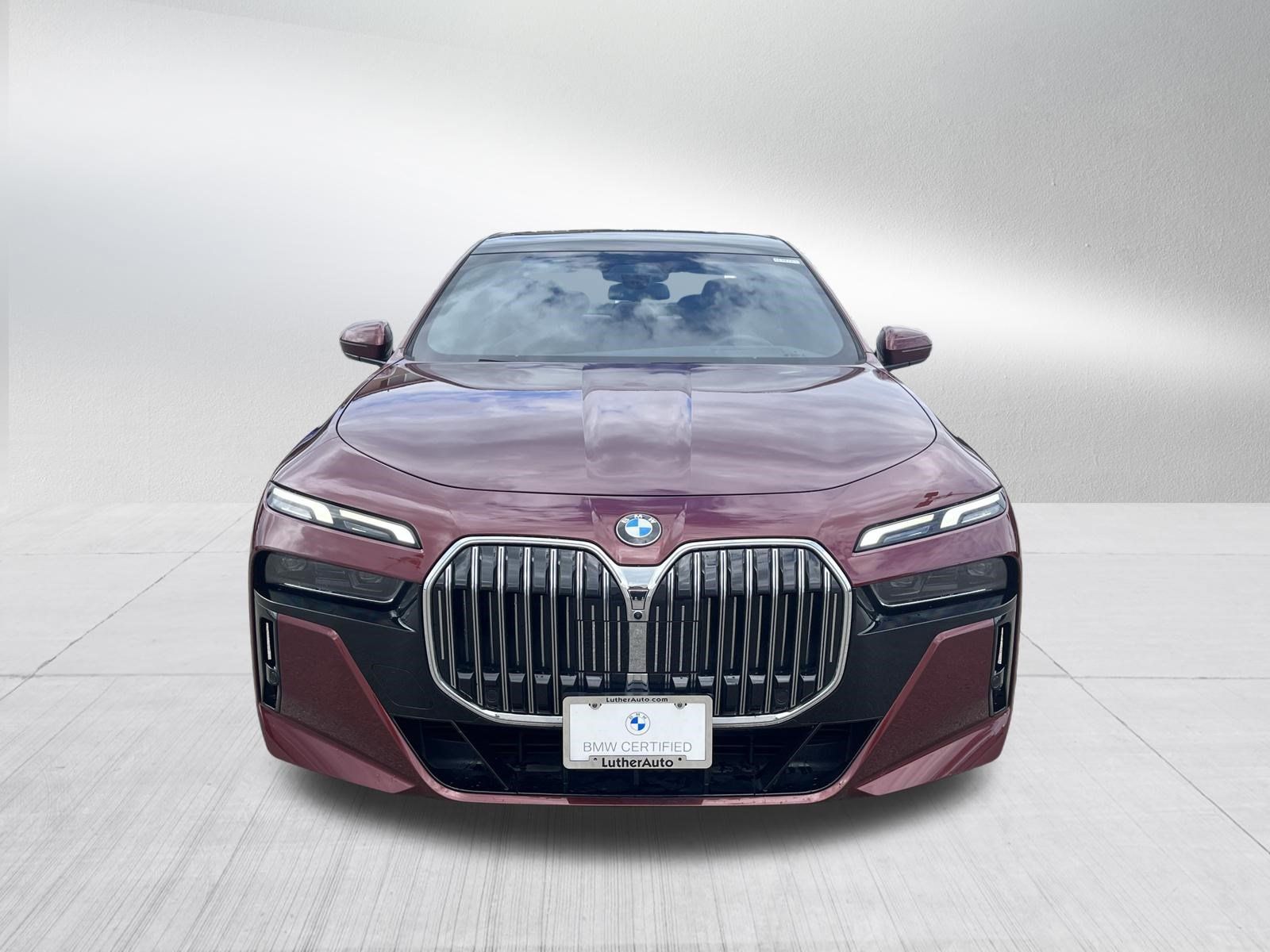 Certified 2023 BMW 760i xDrive AWD/4WD image 2