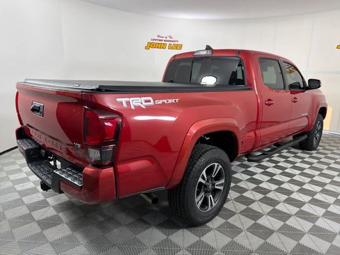 Used 2019 Toyota Tacoma TRD Sport image 6