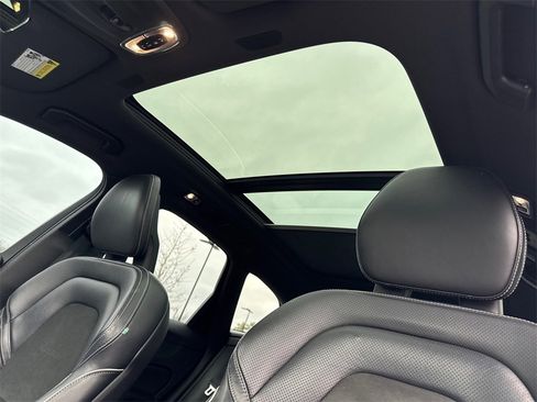 Used 2018 Volvo XC60 T6 R-Design w/ Convenience Package image 34