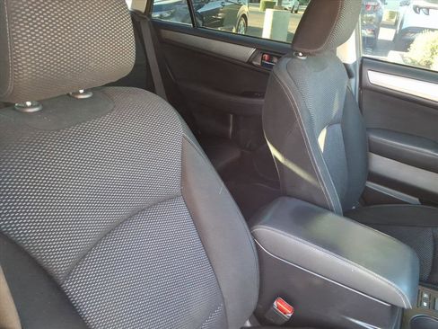 Used 2017 Subaru Outback 2.5i Premium image 12