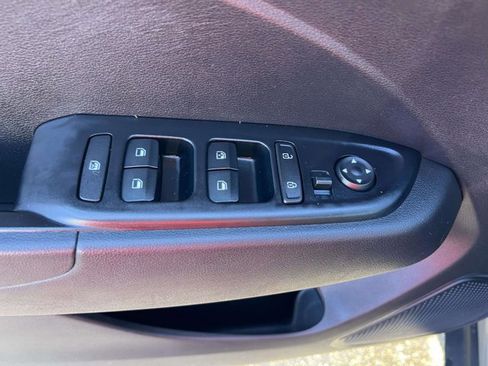 Used 2021 Hyundai Venue SEL image 16