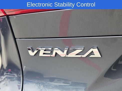 Used 2023 Toyota Venza XLE image 11