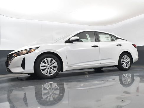 Used 2025 Nissan Sentra S image 37