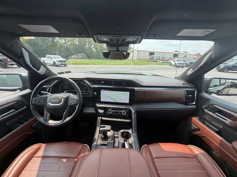 Used 2025 GMC Sierra 1500 Denali Ultimate AWD/4WD image 9