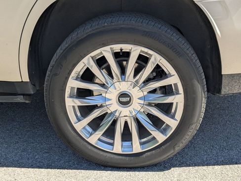 Used 2023 Cadillac Escalade Premium Luxury image 24