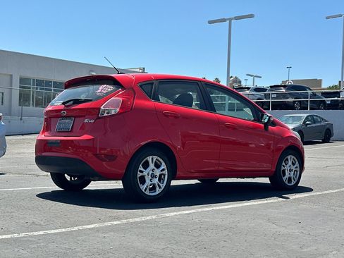 Used 2015 Ford Fiesta SE FWD image 3