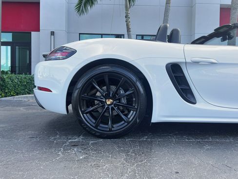 Used 2017 Porsche 718 Boxster image 9