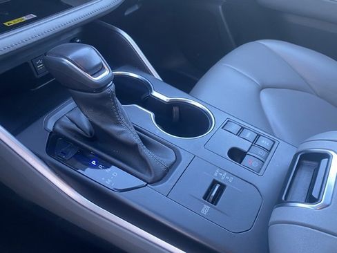 Used 2023 Toyota Highlander XLE image 21