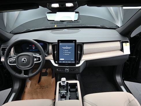 New 2026 Volvo XC90 B5 Core image 22