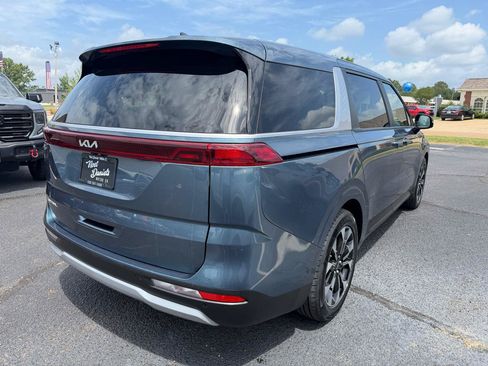 Used 2024 Kia Carnival EX FWD image 5