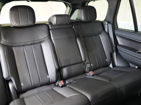 Used 2025 Land Rover Range Rover SE AWD/4WD image 32