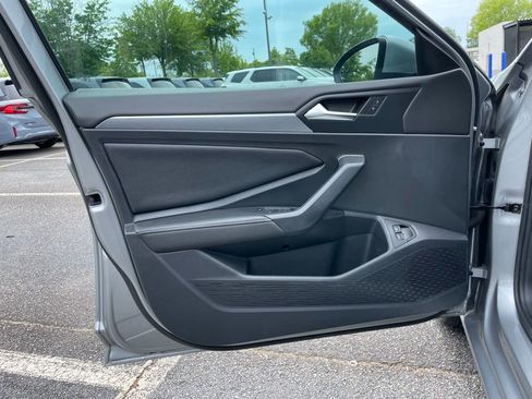 Used 2022 Volkswagen Jetta SE FWD image 23