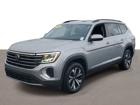 Used 2024 Volkswagen Atlas SE image 2