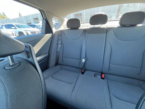 Used 2025 Kia K4 LXS image 37