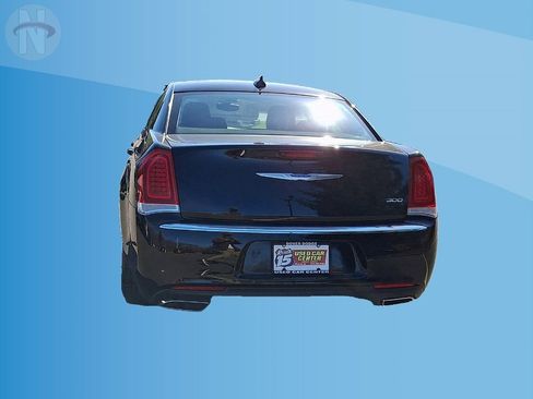Used 2023 Chrysler 300 Touring RWD image 7