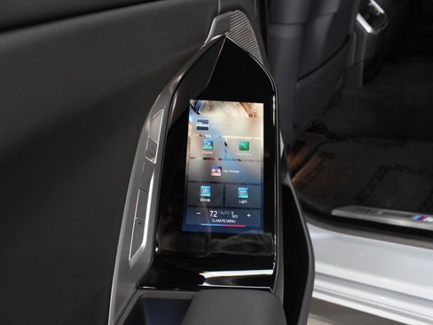 Used 2024 BMW 740i 740i M Sport Package image 38