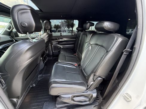 Used 2023 Jeep Wagoneer 4WD w/ Premium Group I image 30