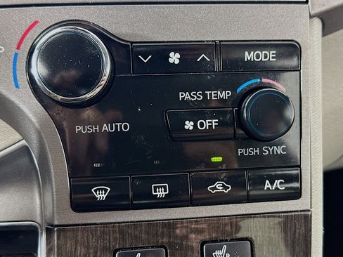 Used 2013 Toyota Venza Limited image 23