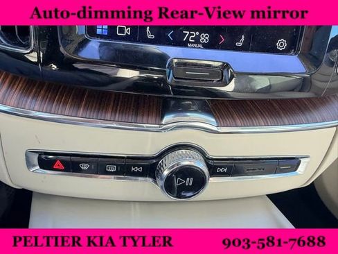 Used 2022 Volvo XC60 B5 Momentum image 22